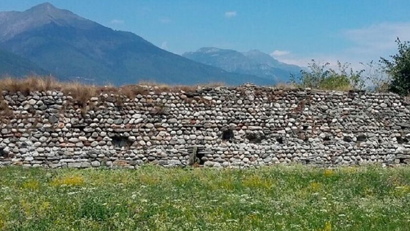 Muro medievale del Borgaccio, tra il fiume Toce e l’alveo del torrente Marmazza